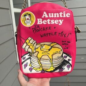 BETSEY JOHNSON Kitsch Auntie Betsey Pancake Waffle Mix Crossbody Bag Pink